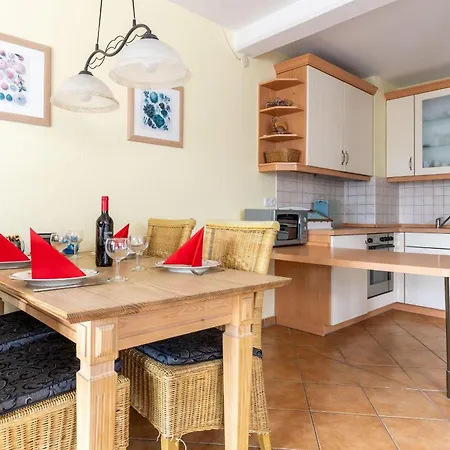 Ferienwohnung-2-kranich-villa-vogelsang-in-binz-3-raum-parkplatz-wlan-wintergarten-terrasse *