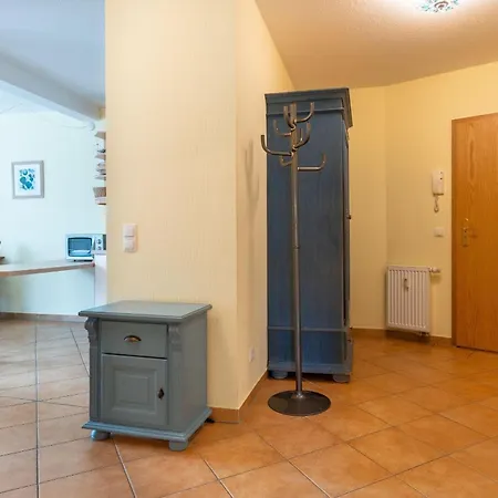 Apartment Ferienwohnung-2-kranich-villa-vogelsang-in-binz-3-raum-parkplatz-wlan-wintergarten-terrasse *