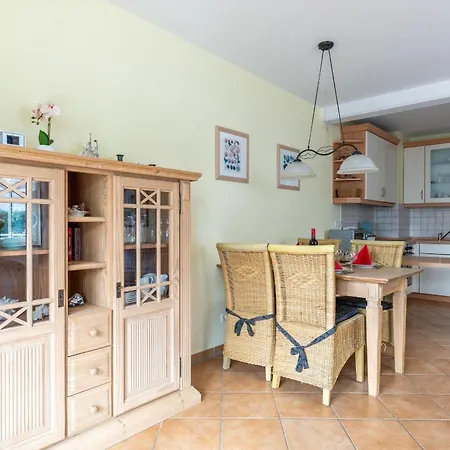 Apartment Ferienwohnung-2-kranich-villa-vogelsang-in-binz-3-raum-parkplatz-wlan-wintergarten-terrasse