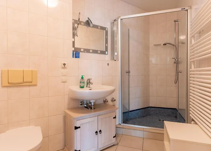 Ferienwohnung-2-kranich-villa-vogelsang-in-binz-3-raum-parkplatz-wlan-wintergarten-terrasse Apartament