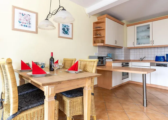 Ferienwohnung-2-kranich-villa-vogelsang-in-binz-3-raum-parkplatz-wlan-wintergarten-terrasse *